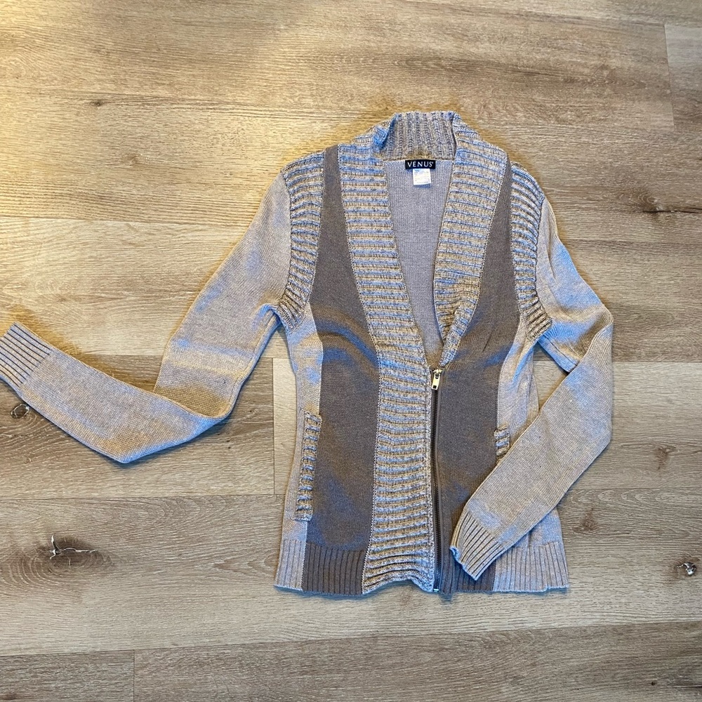 Venus sweater
